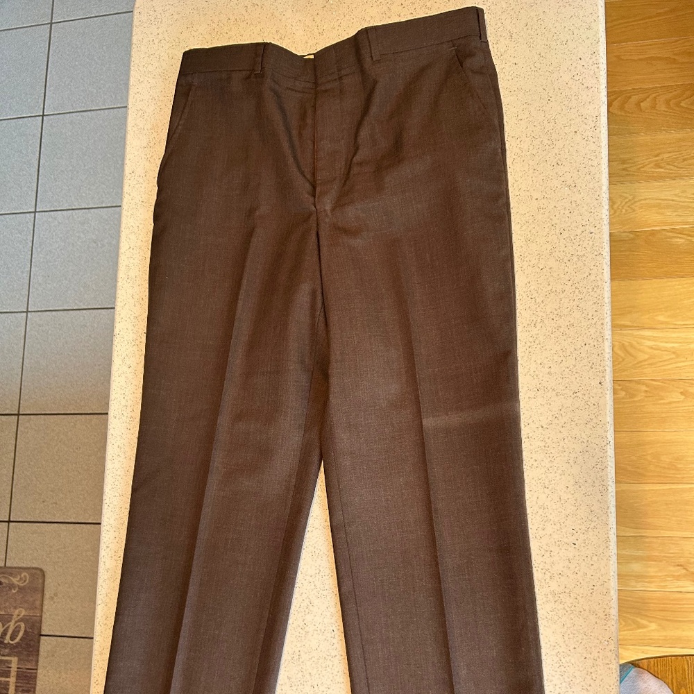Men’s Adam’s Row Dress Pants Size 38x32 Color Brown